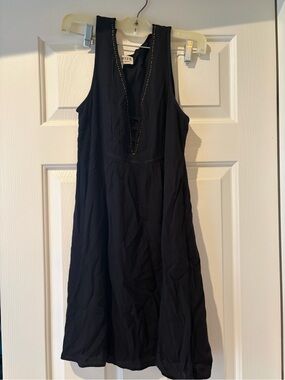 Idyllwind Black Sleeveless Midi Dress with V-Notch and Stud Detail